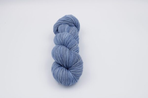 Merlin, Laine mérinos et nylon. Gris-bleu. coloris : OOAK Gris bleu