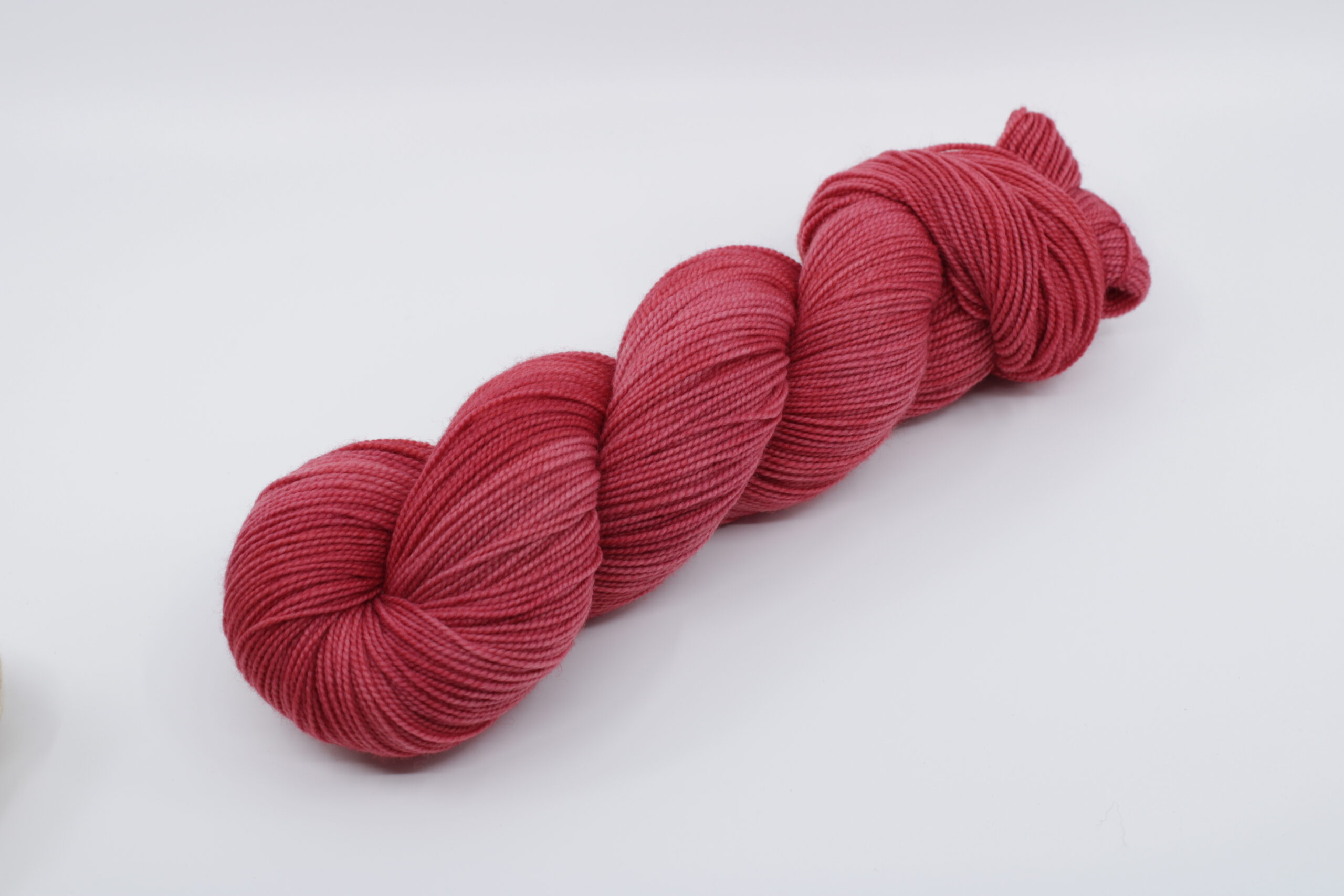 Flocon-fingering base. Untreated wool. Composition: 100% merino. Color: red , Color: Shani .