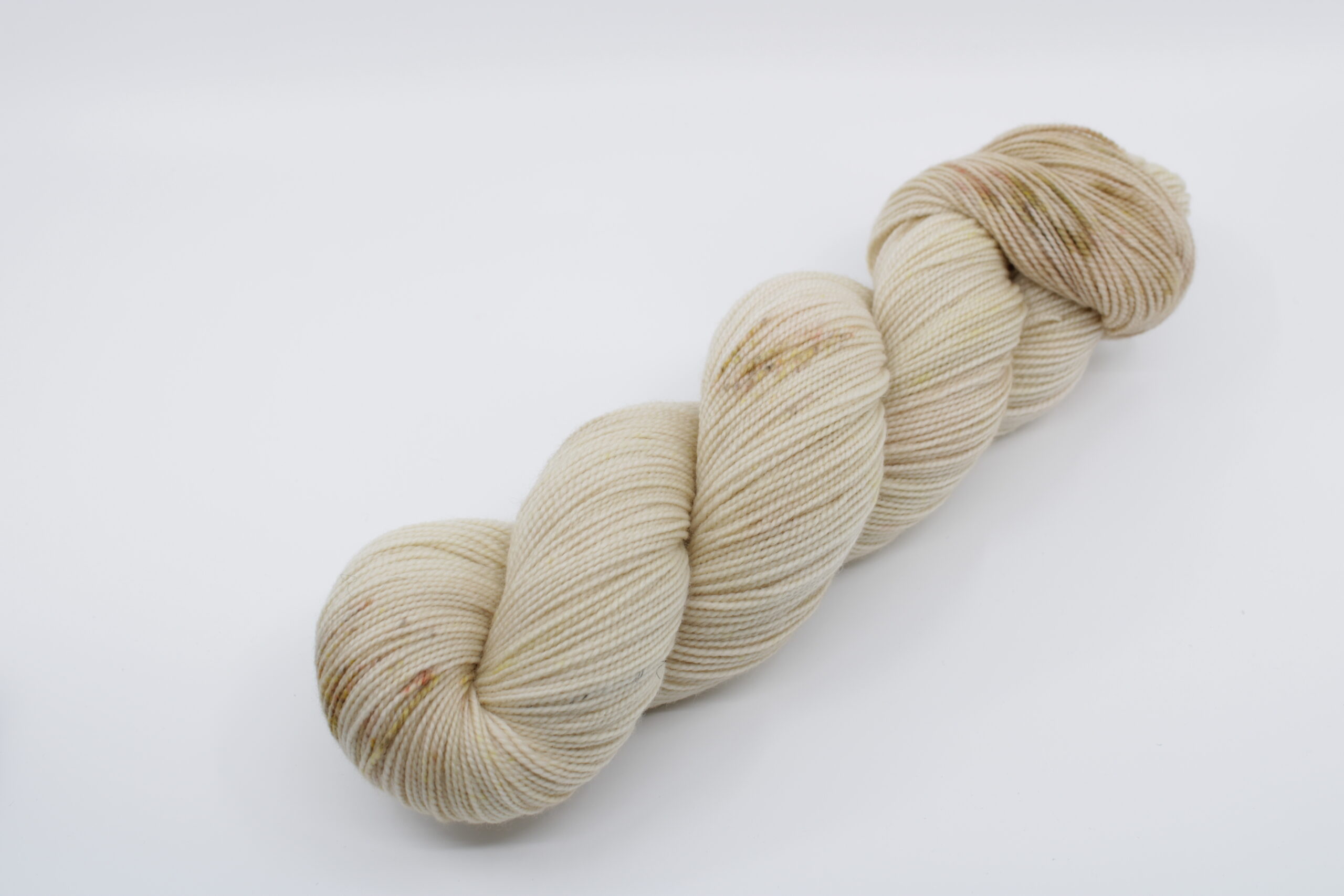 Flocon-fingering base. Untreated wool. Composition: 100% merino. Color: almond-flecked, Color: Douglas.