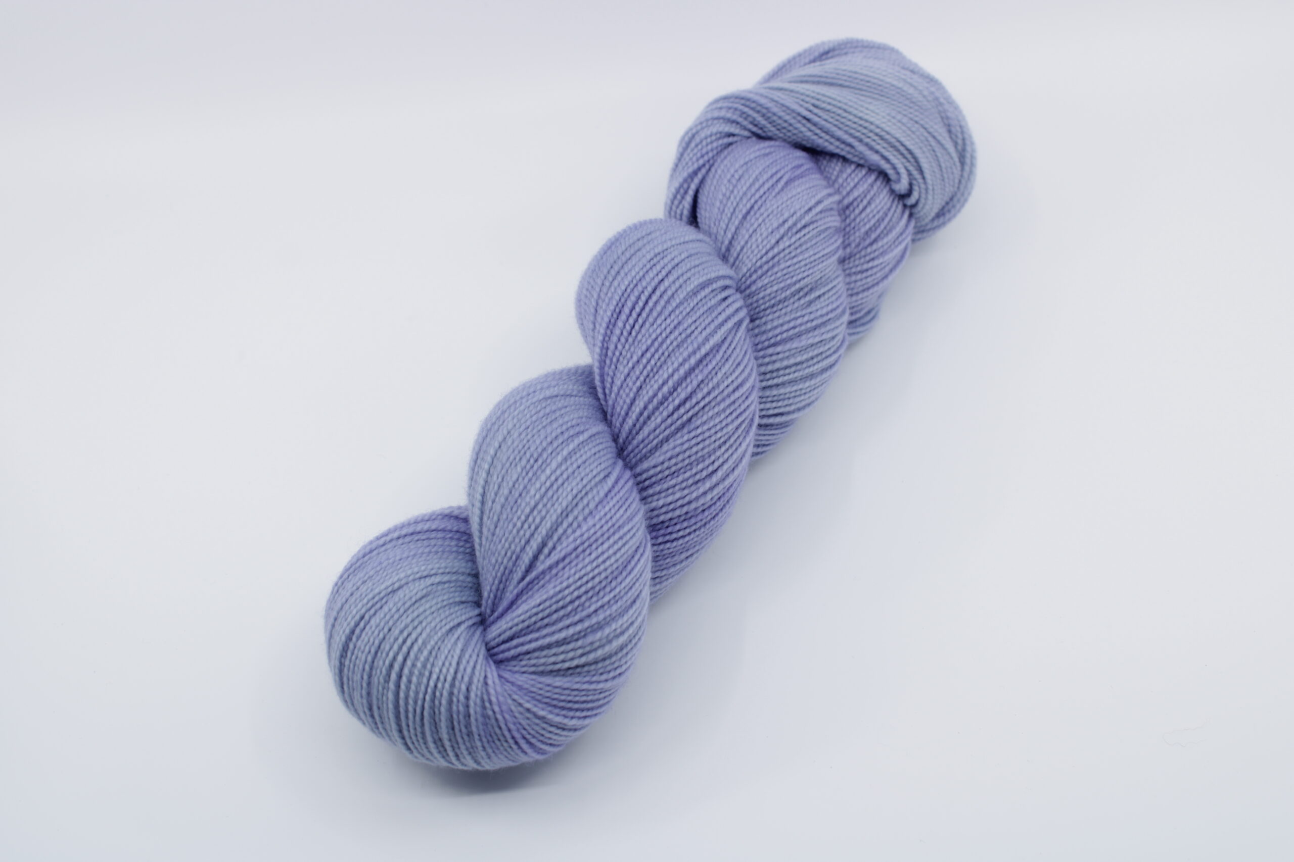 Flocon-fingering base. Untreated wool. Composition: 100% merino. Color: purple, Color: Louisa.