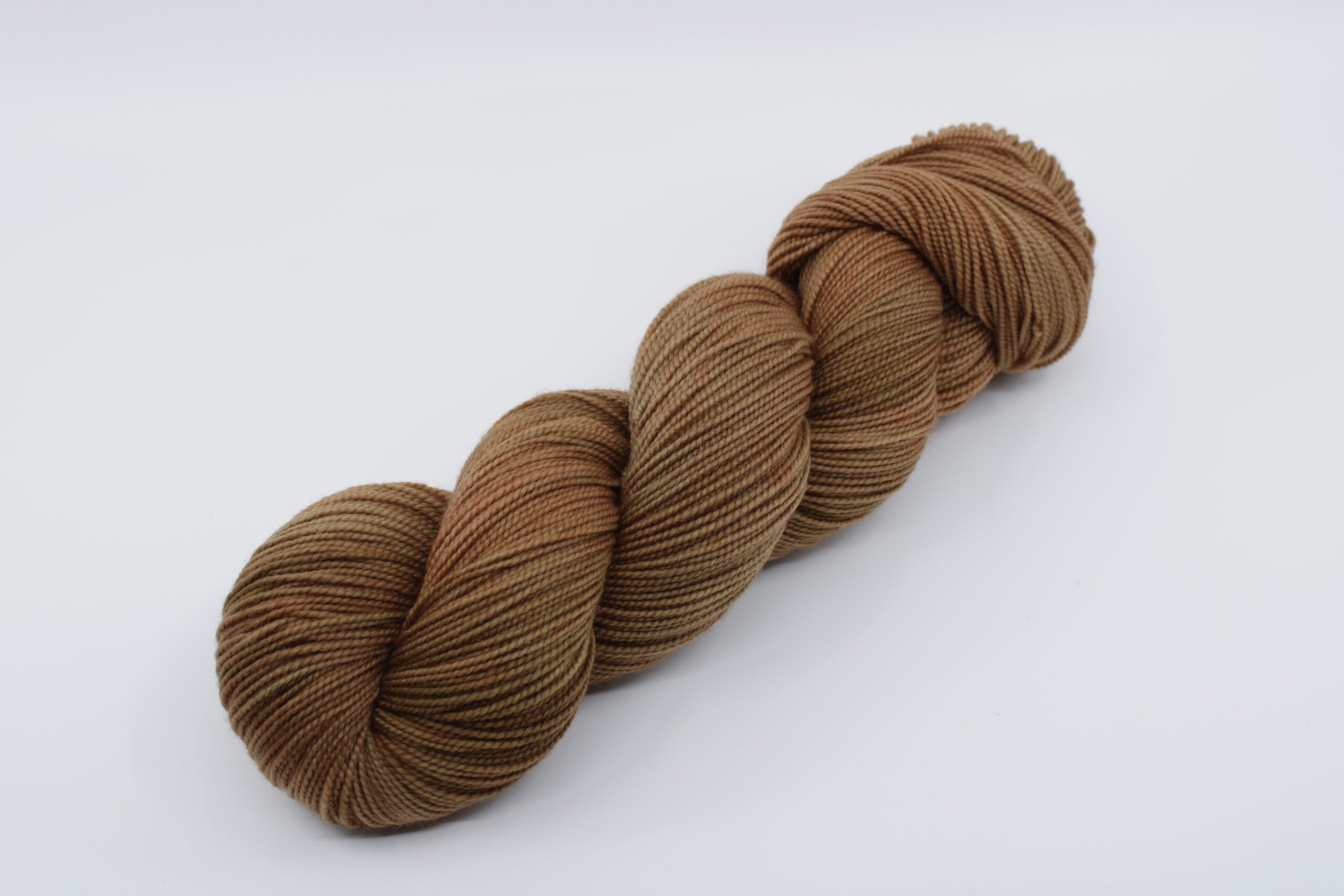 Flocon-fingering base. Untreated wool. Composition: 100% merino. Color: brown-red , Color: Sacha.