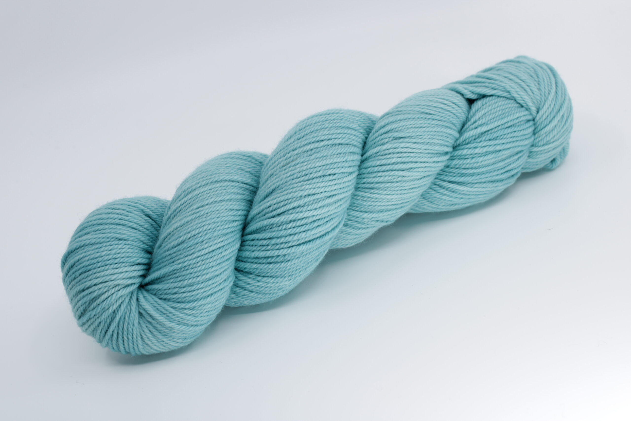 Folcon worsted base. Wool 100% untreated merino. Trio of colors: green. Color: Minty.