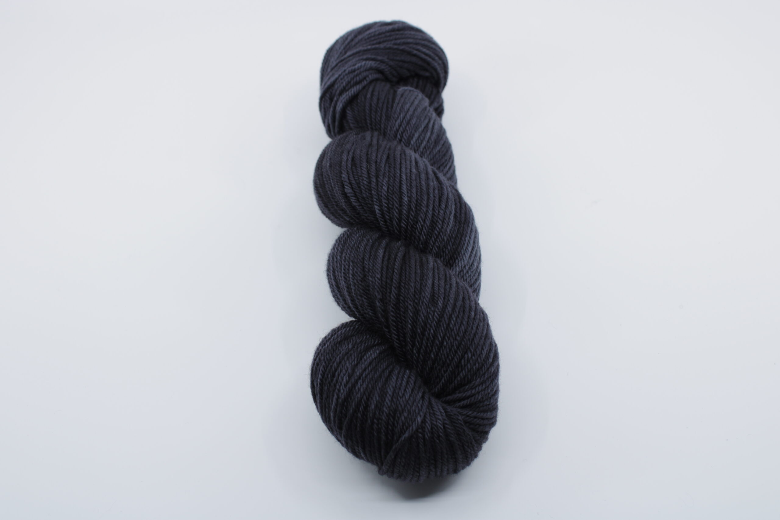 Folcon worsted base. Wool 100% untreated merino. Trio of colors: Almost black. Color: Storm.
