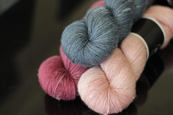 kit de tricot, châle Shima. Ariso, base: 90% mérinos et 10% lin