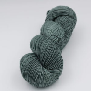 Fibrani wool, base: Merlin. 80% merino - 20% nylon. khaki green colour. Colour : Olive