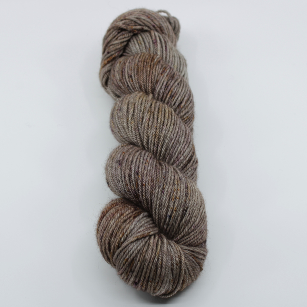 Fibrani wool, base: Tibetan. 65% merino - 20% silk and 15% yak. spotting, color: Noa.