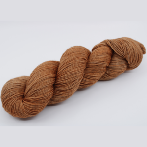 Fibrani wool, base: Tibetan. 65% merino - 20% silk and 15% yak. Orange, colour: Ella