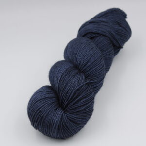 Fibrani wool, base: Tibetan. 65% merino - 20% silk and 15% yak. blue, colour: Navy