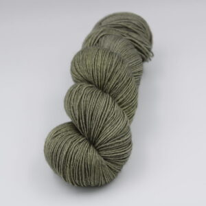 Fibrani wool, base: Tibetan. 65% merino - 20% silk and 15% yak, colour Khaki