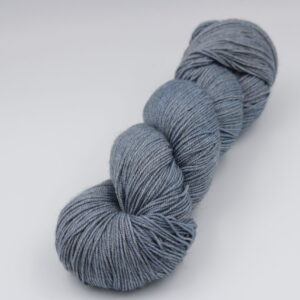 Fibrani wool, base: Tibetan. 65% merino - 20% silk and 15% yak, colour Glacier
