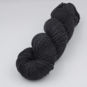 Fibrani wool, base: Tibetan. 65% merino - 20% silk and 15% yak. charcoal, colour Storm