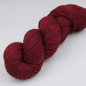 Fibrani wool, base: Tibetan. 65% merino - 20% silk and 15% yak. Red, colour Fureur