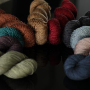 Fibrani wool, base: Tibetan. 65% merino - 20% silk and 15% yak.