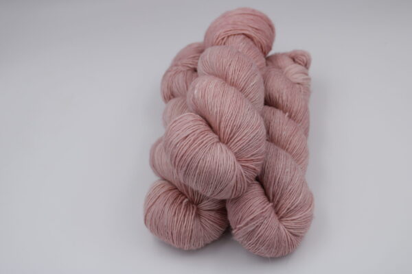 Kit de tricot - Châle Corbis sur la base Aristo. Couleur Rose.