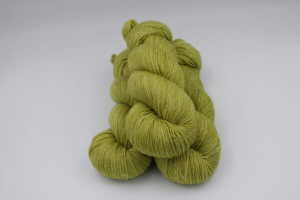 Kit de tricot - Châle Corbis sur la base Aristo. Couleur vert