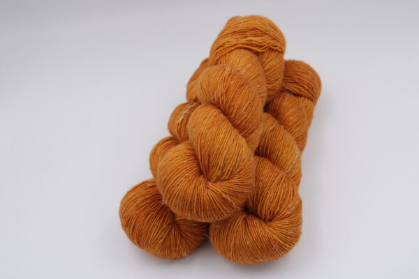 Kit de tricot - Châle Corbis sur la base Aristo. Couleur orange
