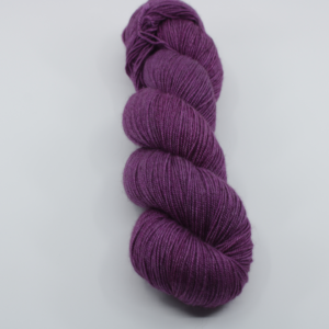 Fibrani wool, base: Tibetan. 65% merino - 20% silk and 15% yak, colour: Gerbera