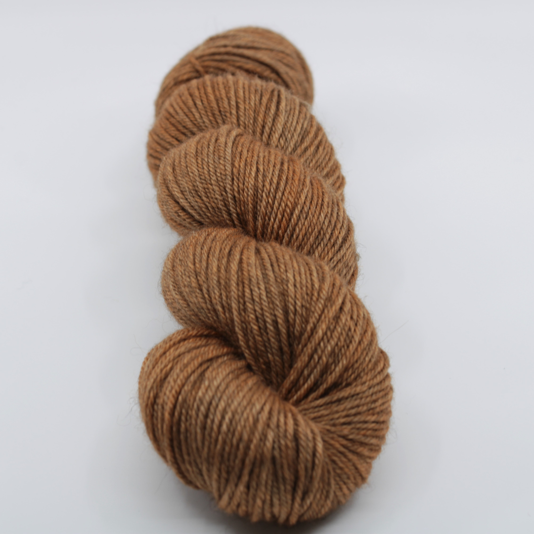 Fibrani wool, base: Tibetan DK. 60% merino - 20% silk and 20% yak. orange color: Ella