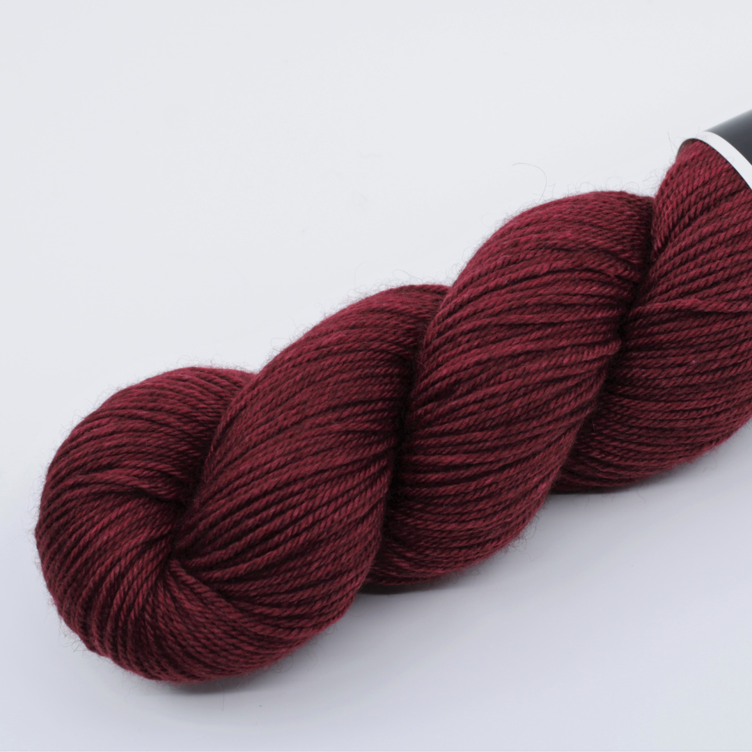 Fibrani wool, base: Tibetan DK. 60% merino - 20% silk and 20% yak, red color: Fureur