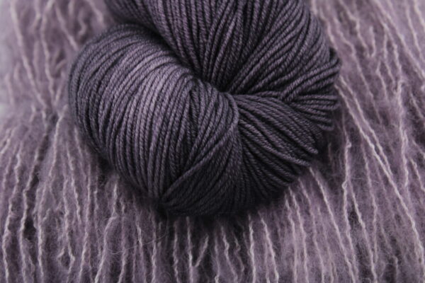 Kit de tricot - Velvet Mirror cowlur la base Merlin et Nuage couleur: Aubergine