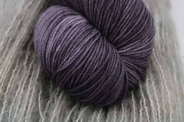 Kit de tricot - Velvet Mirror cowlur la base Merlin et Nuage couleur: Aubergine