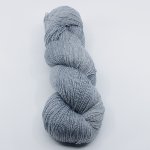 Laine Fibrani -Base Numa,70% Bébé alpaga et 30% soie,couleur: charcoal gris .coloris : Langur