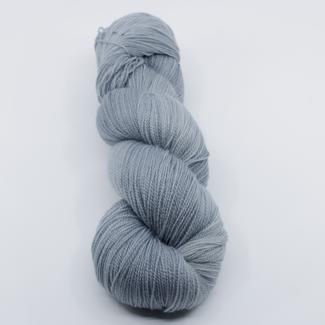 Laine Fibrani -Base Numa,70% BÃ©bÃ© alpaga et 30% soie,couleur: charcoal gris .coloris : Langur