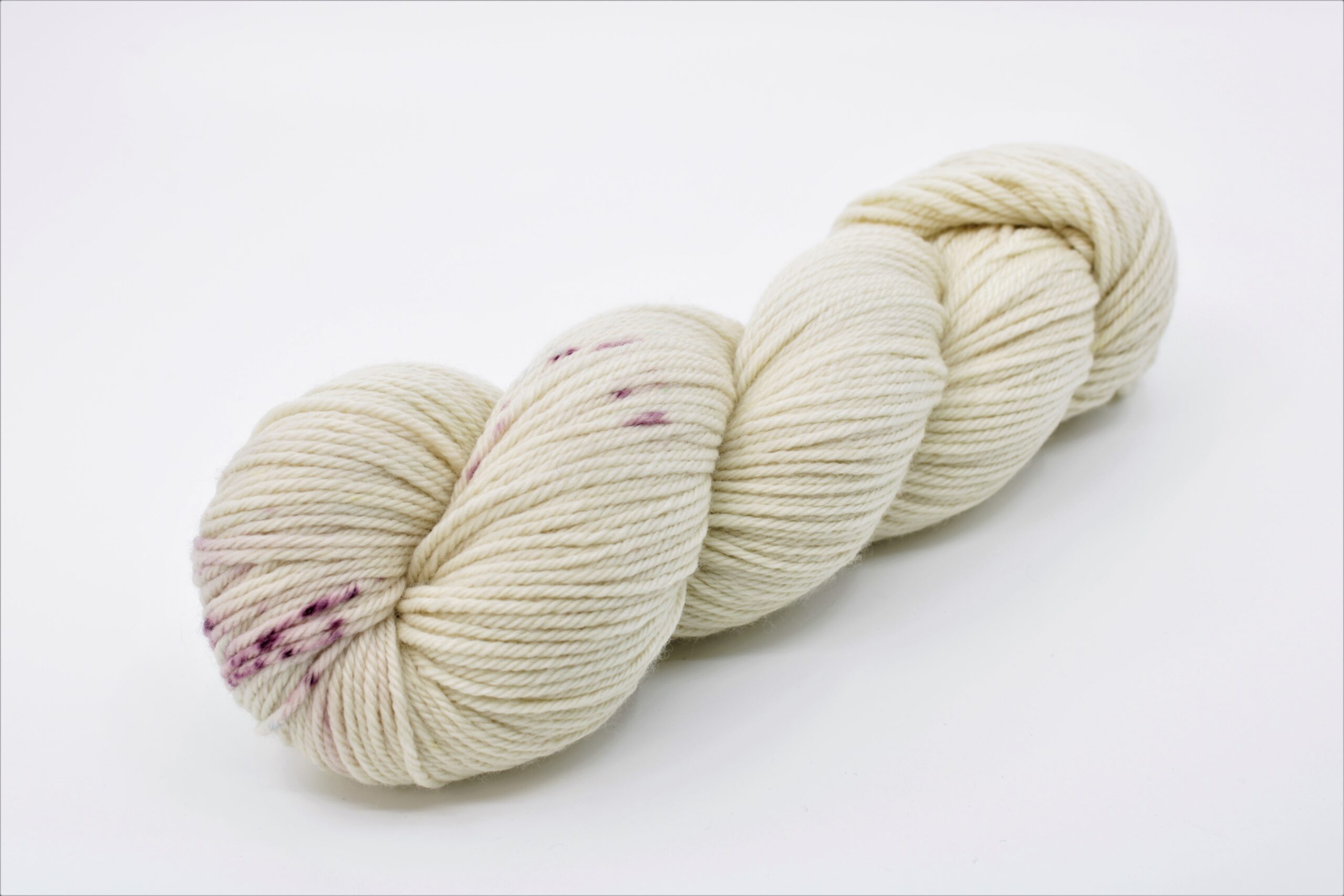 Fibrani wool, base: Flocon DK. Wool 100% merino untreated. Color: Amandine.
