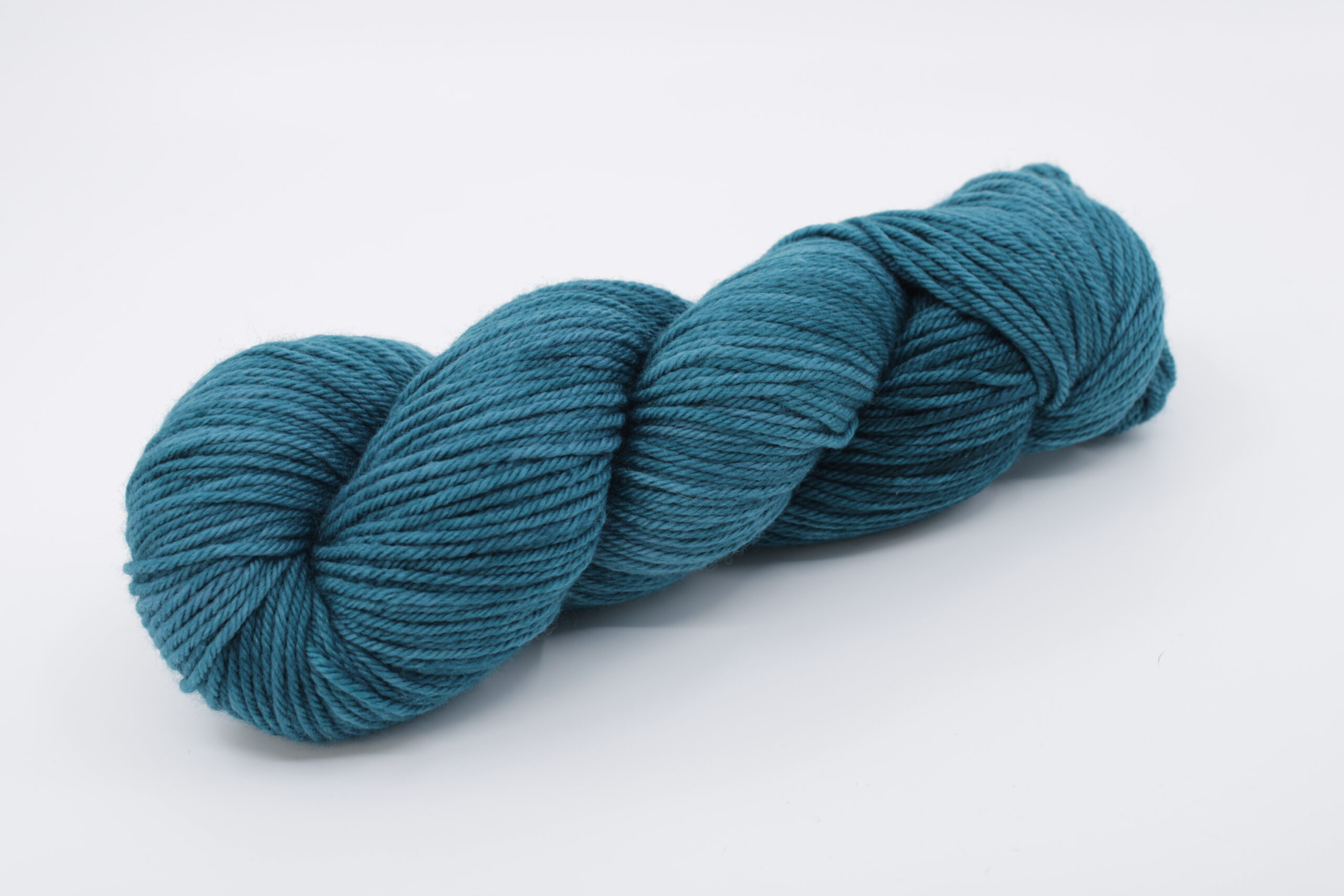 Fibrani wool, base: Flocon DK. 100% untreated merino wool, green color. Color: Logan.