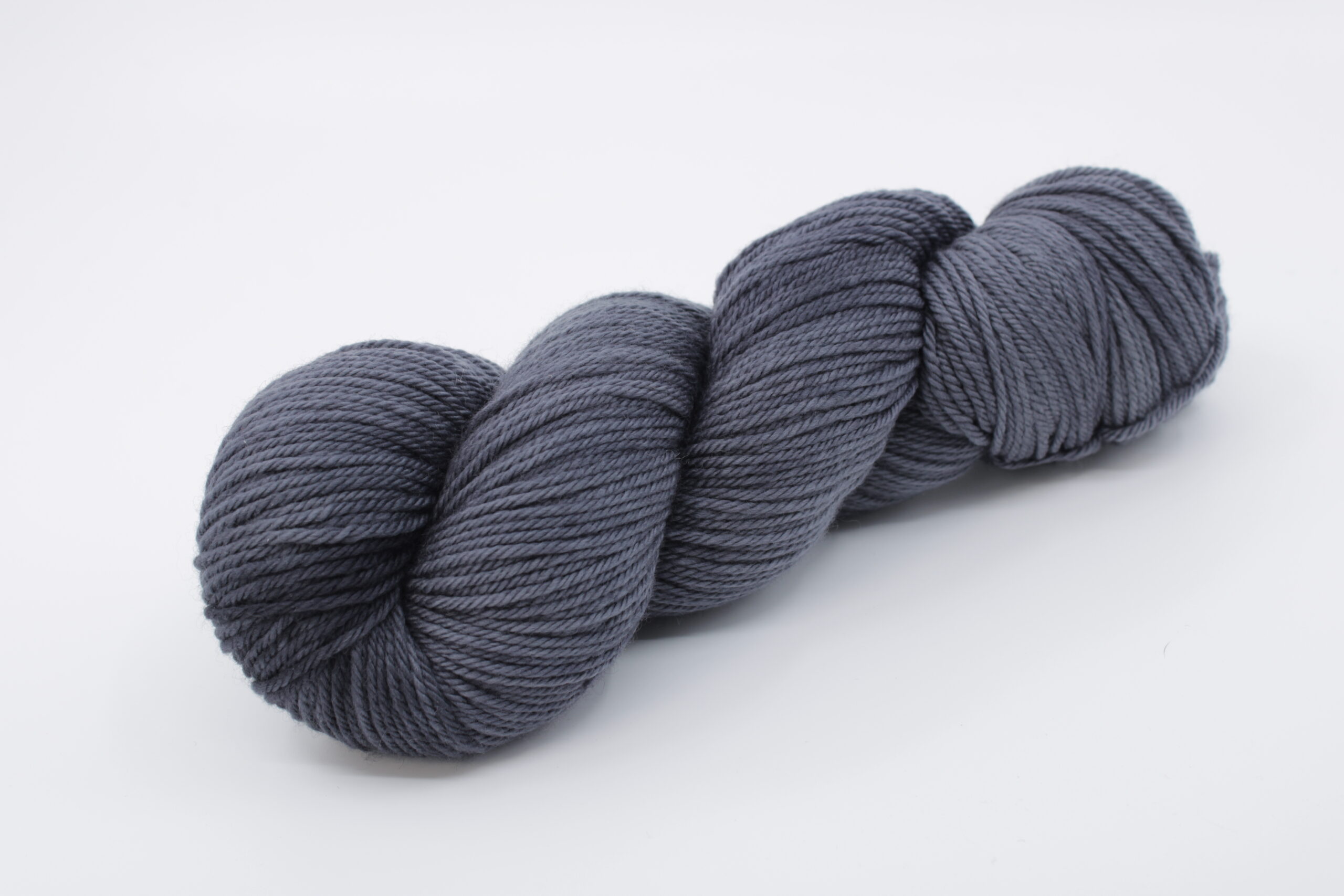 Fibrani wool, base: Flocon DK. 100% untreated merino wool, grey color. Color: Orage.