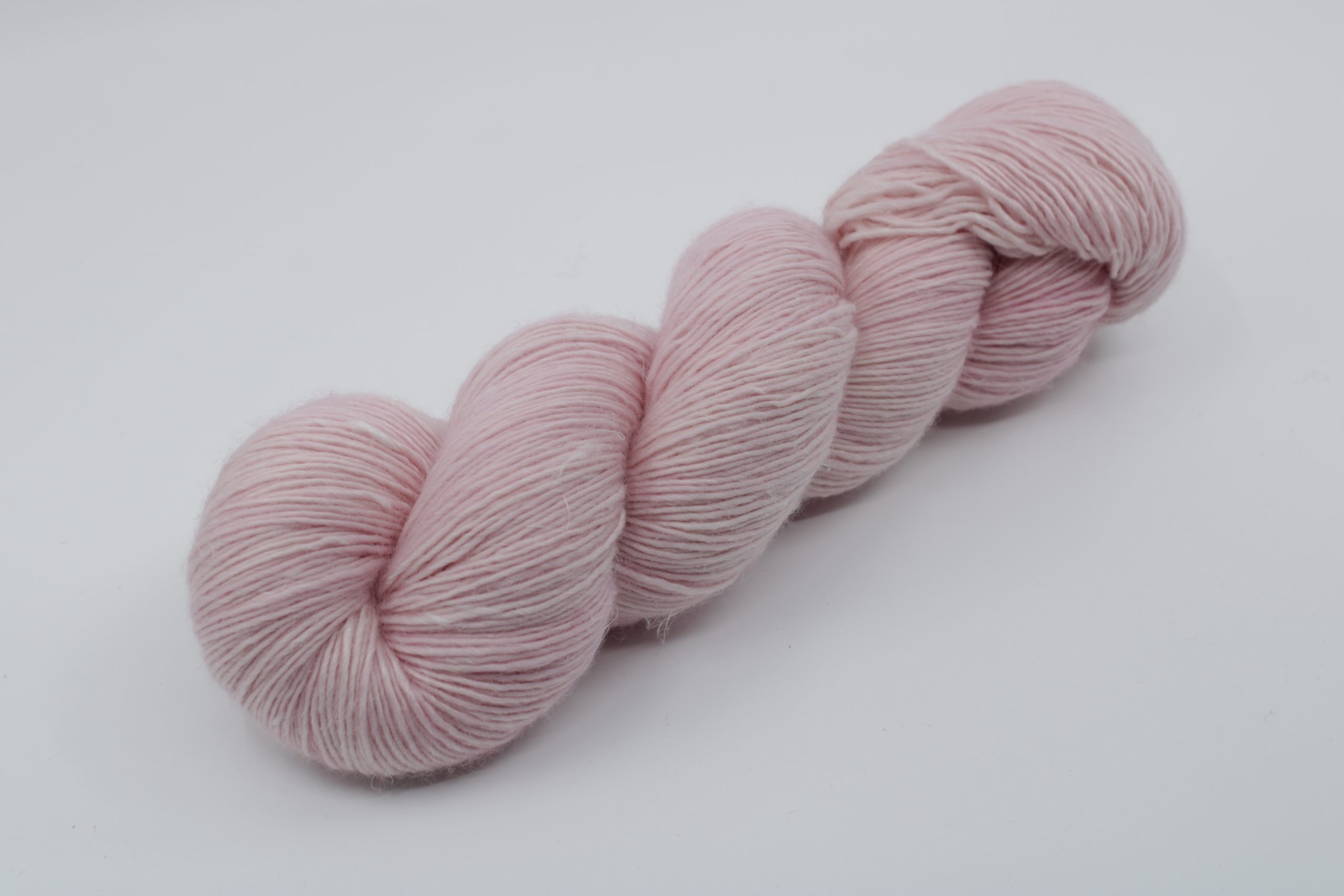 Aristo base. Base 90% merino and 10% linen. Pink. Colors: Sissi2 .0
