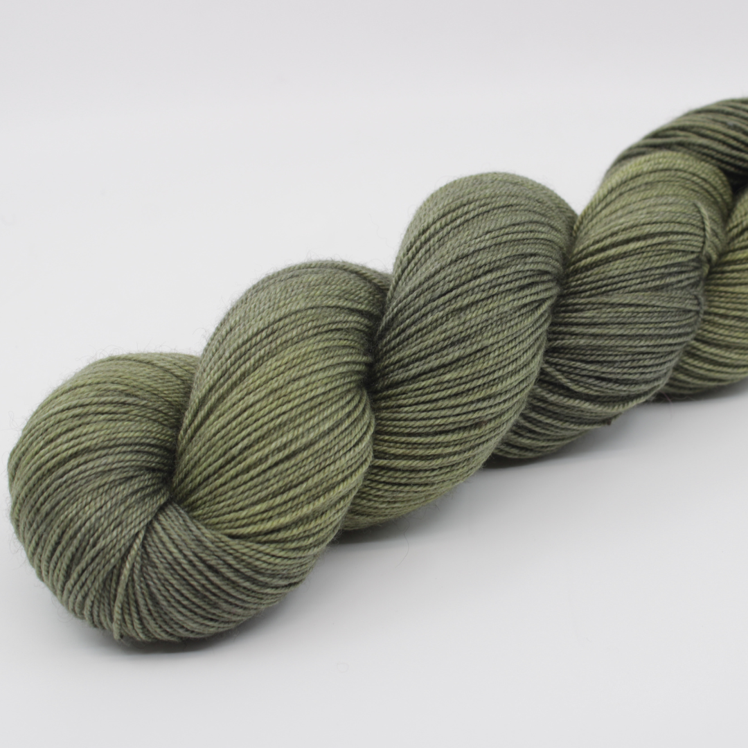 Fibrani wool, base: Tibetan. 65% merino - 20% silk and 15% yak. pink-green. colors: OOAK Harold .