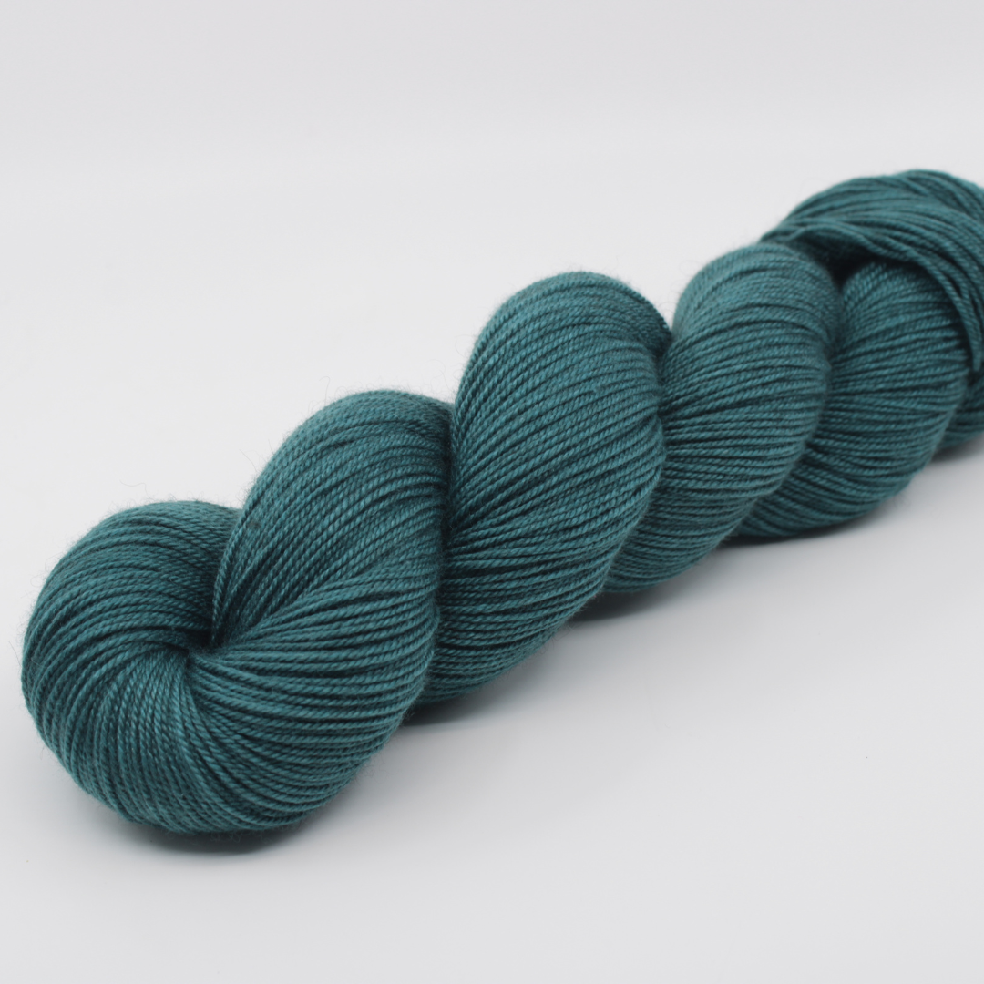 Fibrani wool, base: Tibetan. 65% merino - 20% silk and 15% yak. pink-green. color: OOAK Vert .