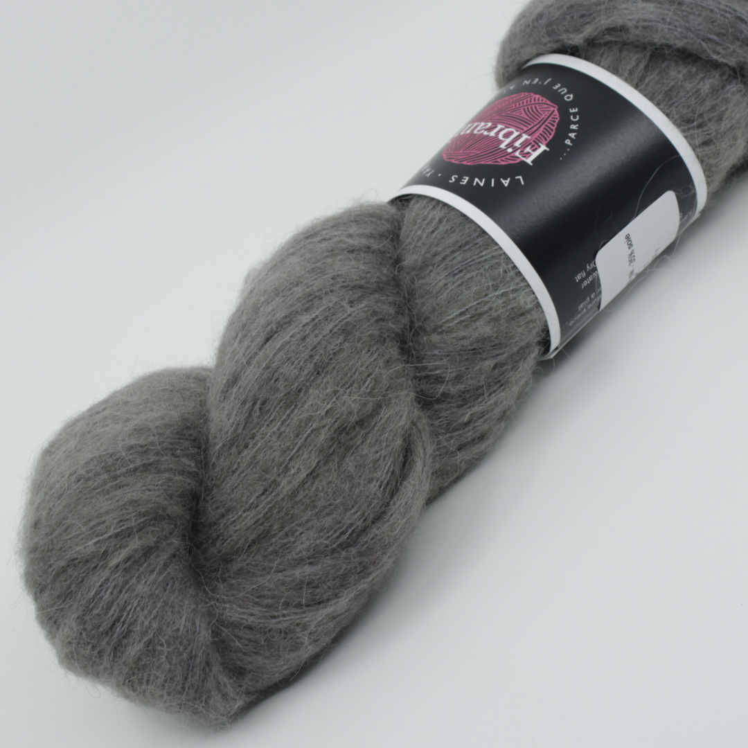 Base: Bamys Composition: 42% Bébé alpaga, 13mérinos,10% yak et 35% soie.Couleur: gris- brun. Coloris: Doc. Par Laines Fibrani.