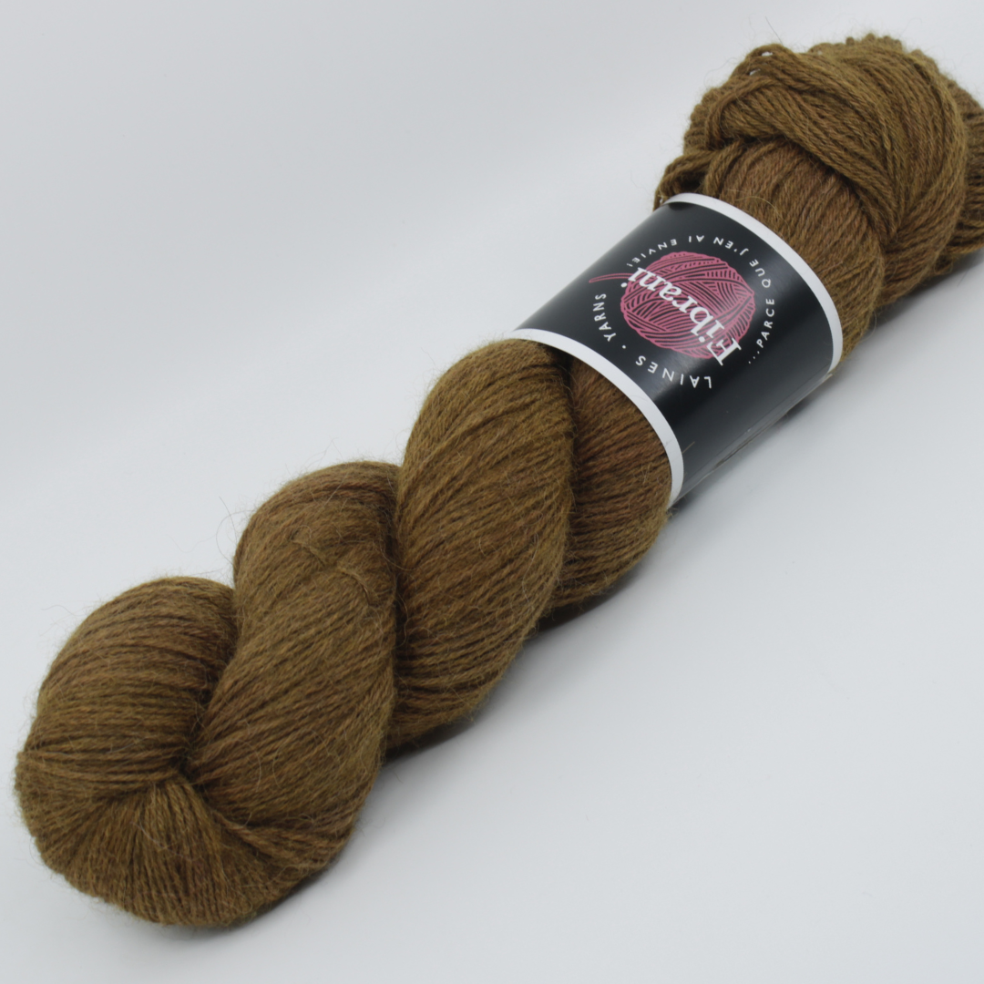 Base: Vini Composition: 100% Bébé Llama, Coloris: Christopher. Par Laines Fibrani.