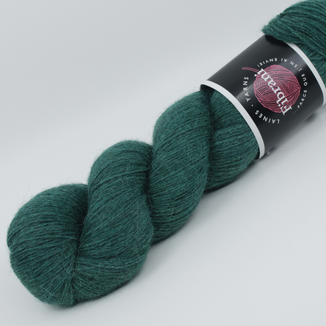 Base: Vini Composition: 100% Bébé Llama, Couleur vert. Coloris: Hope. Par Laines Fibrani.