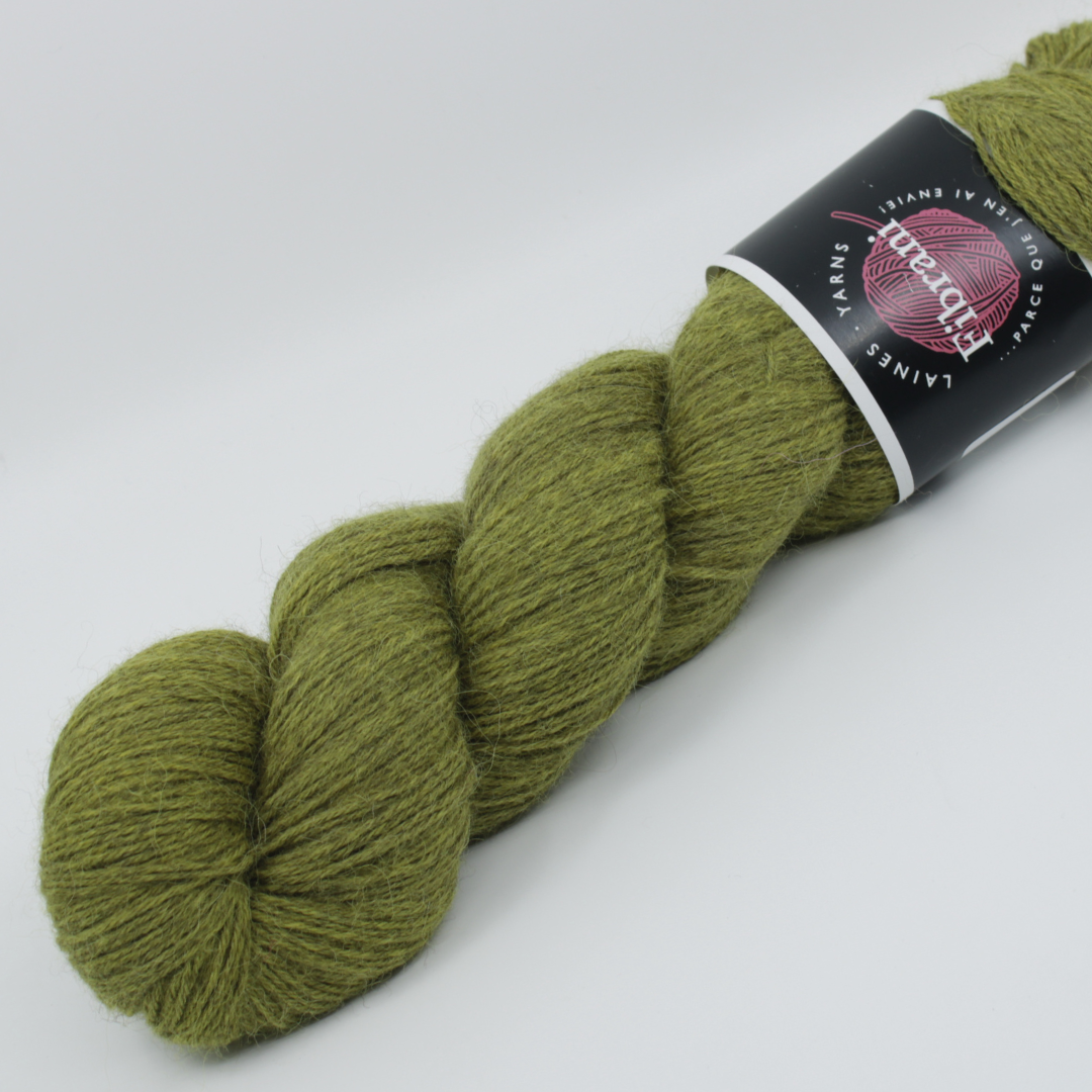 Base: Vini Composition: 100% Bébé Llama, Couleur jaune. Coloris: Ricky. Par Laines Fibrani.