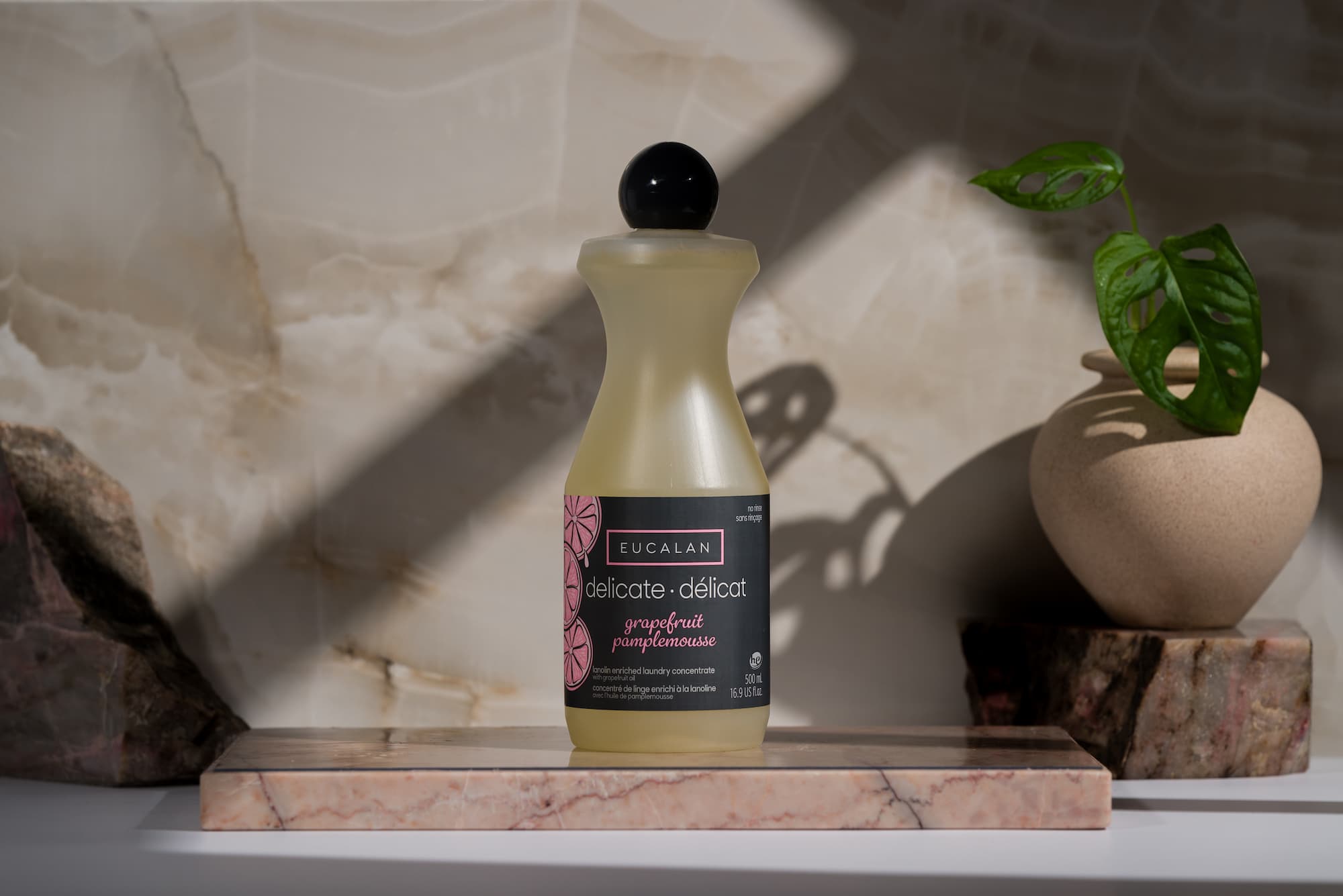 avon Eucalan san rinçage., Doux pour tout les tricots ou vêtements délicats. Fragrance: Pamplemousse.