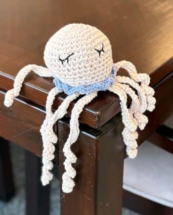 Cours amigurumi débutant Dans ce cours vous apprendrez les bases de l'amigurumi au crochet, en réalisant une petite pieuvre.